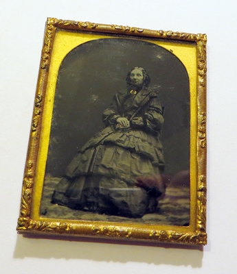 Example of a collodion (photo on glass).